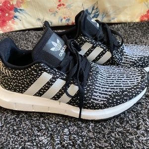 Adidas swift run tennis shoes